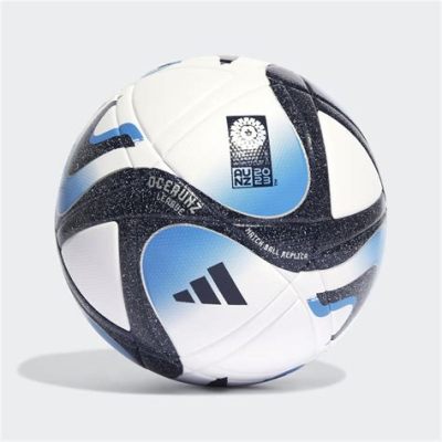 アディダス サッカーボール と 宇宙の果てのサッカー場