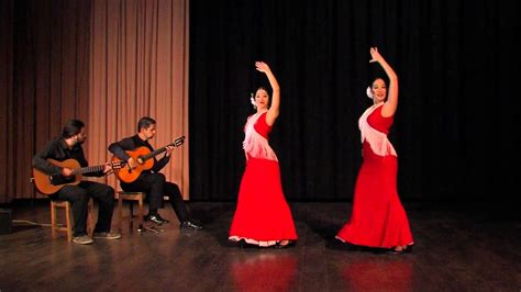 Entre Dos Aguas: Ein Flamenco-Walzer voller Sehnsucht und leidenschaftlicher Rhythmik